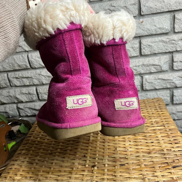 Kids Ugg Boots Pink - Picture 1 of 8